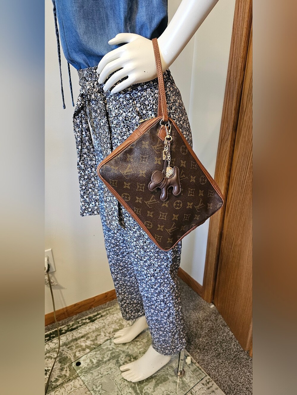 Louis Vuitton Vintage Pochette Sport Clutch - Picture 11 of 13